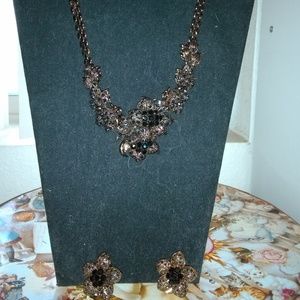 Vintage 2 pc Necklace & earring